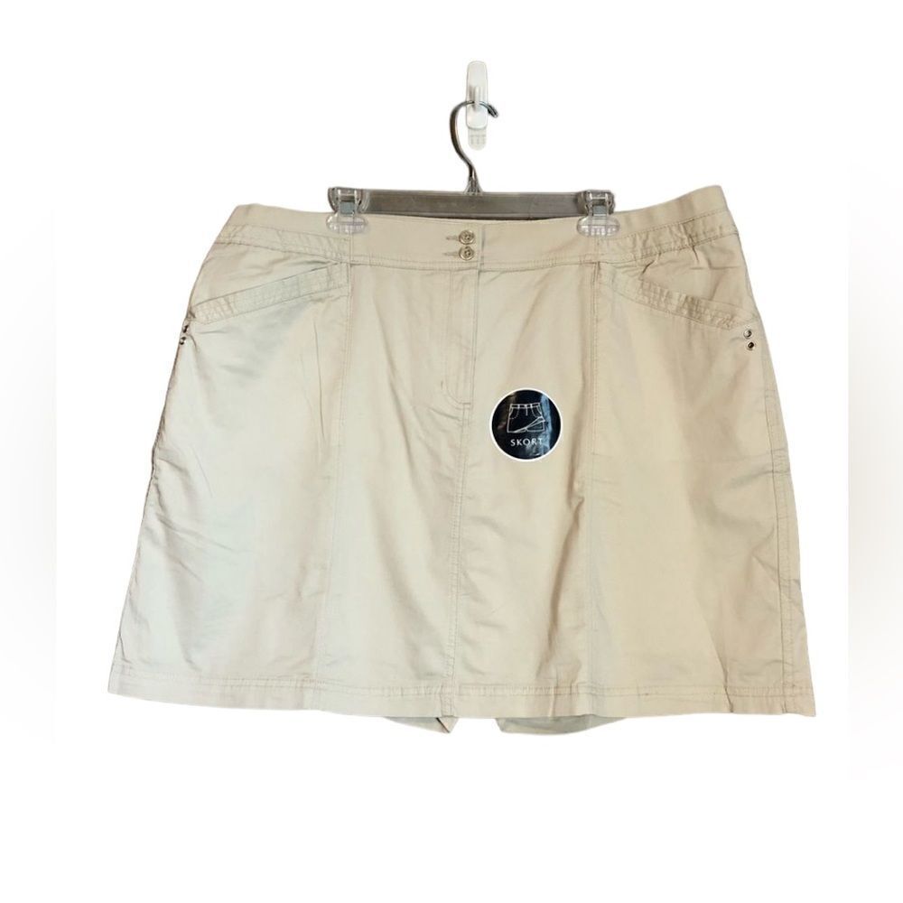 NWT! Karen Scott beigeish skort. Size 20W